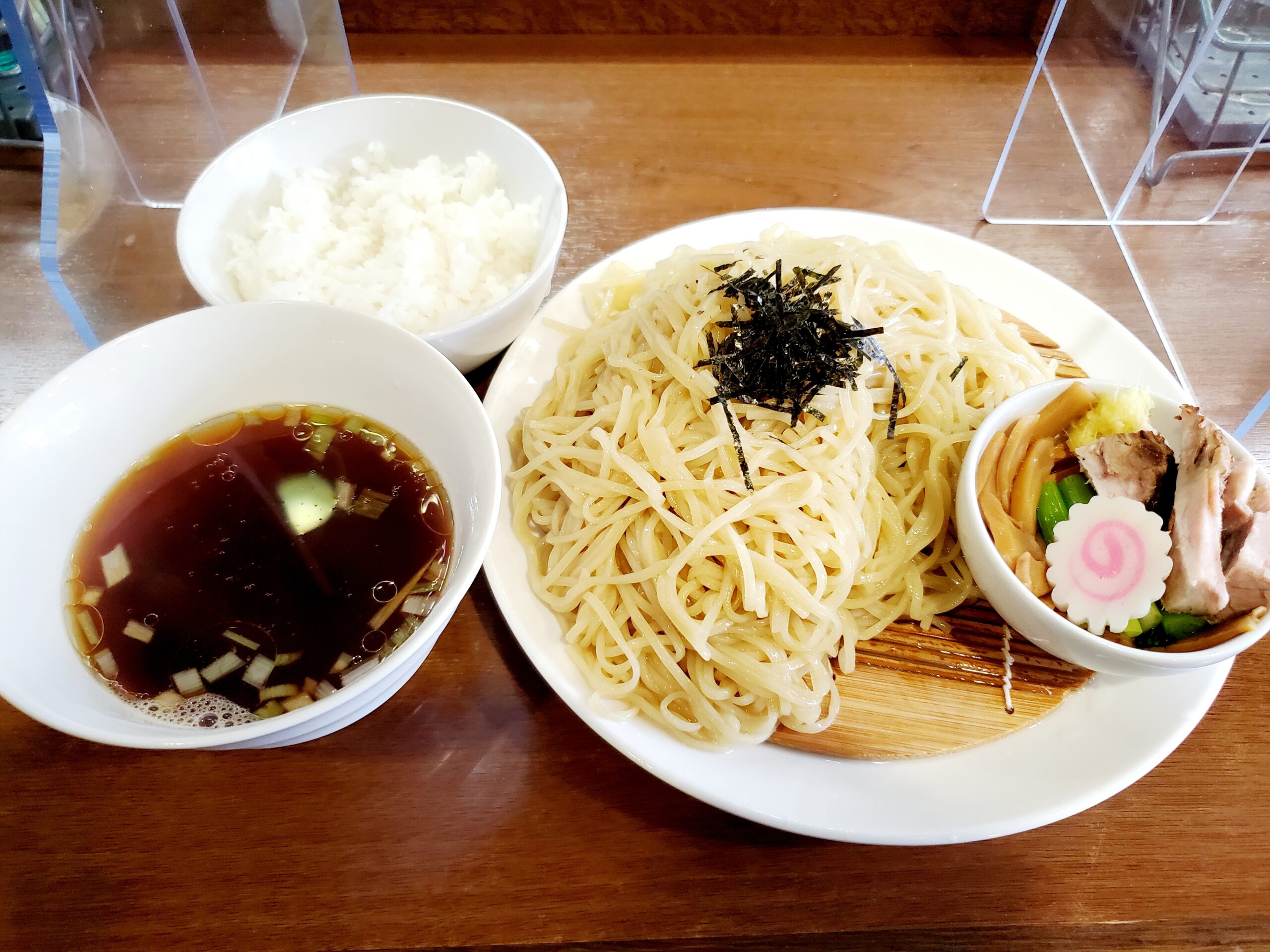 ラーメンWalker千葉2017の名店!本八幡から食べに行けるサッパリつけそば